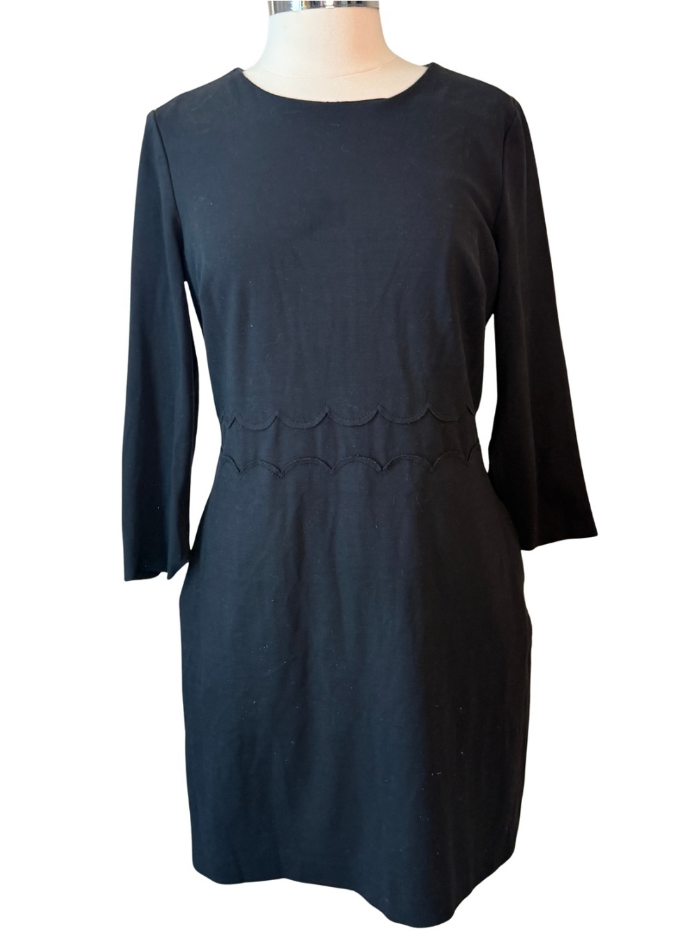 BANANA REPUBLIC Classic Black Dress Size 12 Scallop-Waist Knit
